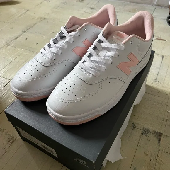 New Balance White and Pink Sneakers - Picture 2 of 4